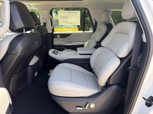 2026 Star White Metallic Tri-Coat Lincoln Navigator L Reserve 4X4 SUV