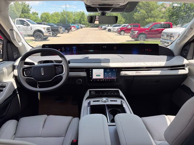 2026 Star White Metallic Tri-Coat Lincoln Navigator L Reserve 4X4 SUV