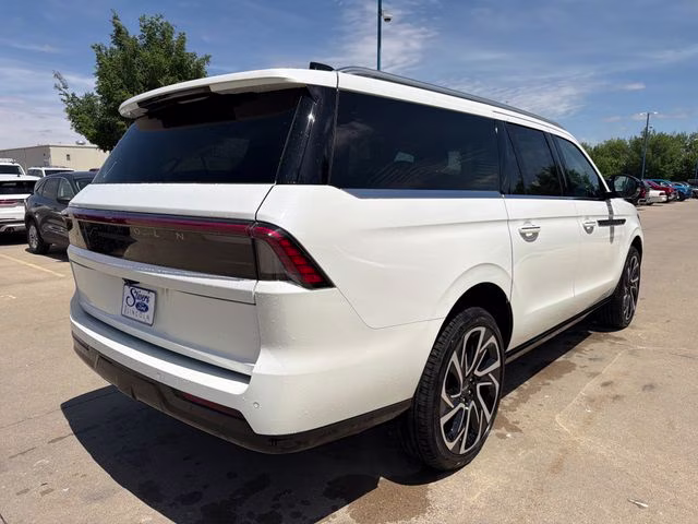 2026 Star White Metallic Tri-Coat Lincoln Navigator L Reserve 4X4 SUV