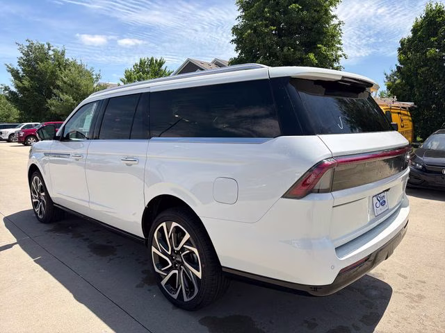 2026 Star White Metallic Tri-Coat Lincoln Navigator L Reserve 4X4 SUV