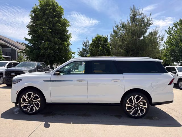 2026 Star White Metallic Tri-Coat Lincoln Navigator L Reserve 4X4 SUV