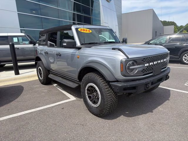 2024 Iconic Silver Metallic Ford Bronco Badlands 4X4 SUV