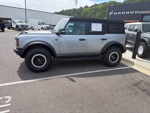 2024 Iconic Silver Metallic Ford Bronco Badlands 4X4 SUV