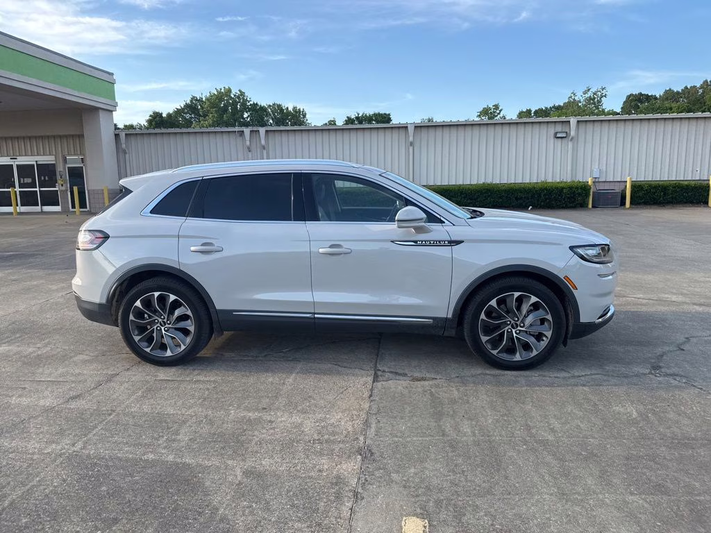 2022 Pearl Metallic Lincoln Nautilus Reserve FWD SUV