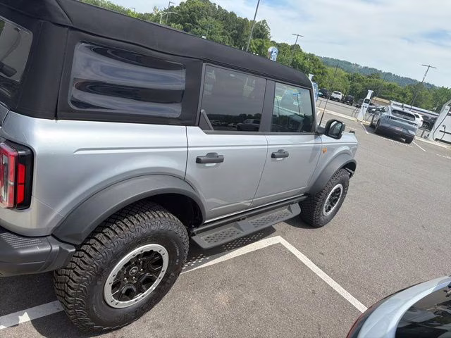 2024 Iconic Silver Metallic Ford Bronco Badlands 4X4 SUV
