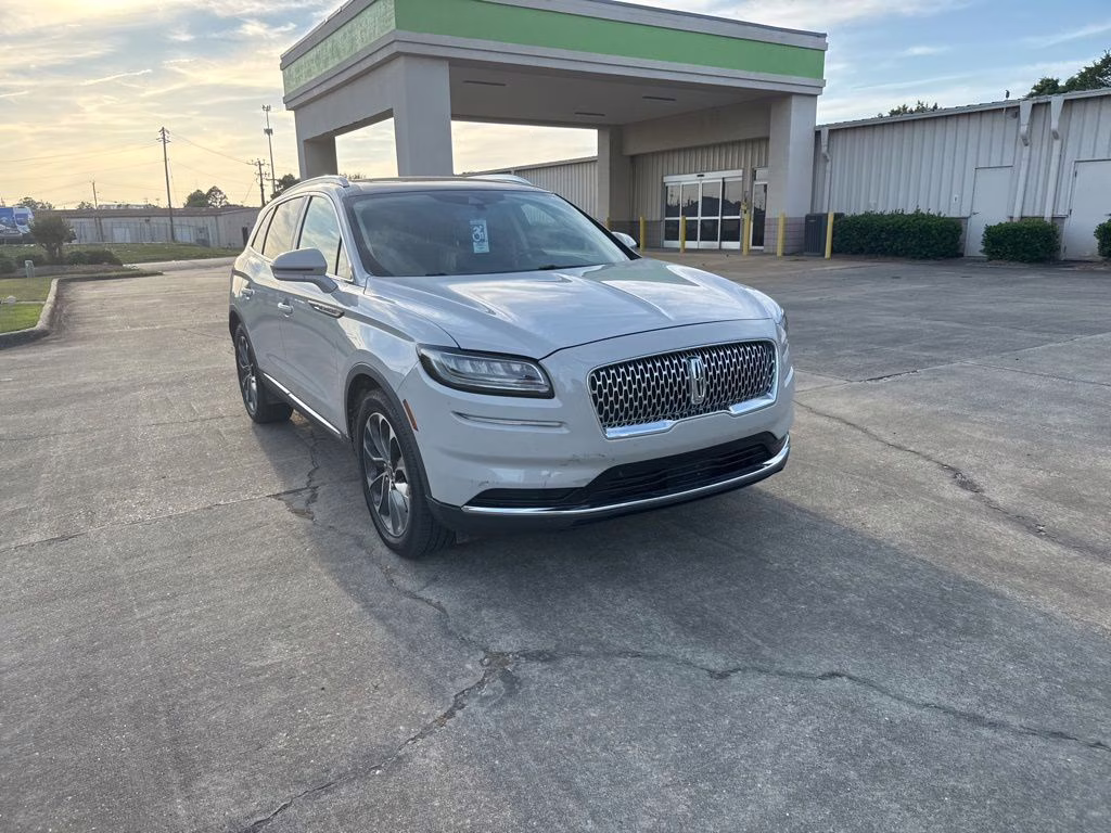 2022 Pearl Metallic Lincoln Nautilus Reserve FWD SUV
