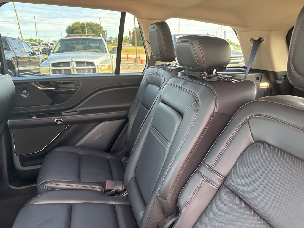 2023 Silver Radiance Metallic Clearcoat Lincoln Aviator Reserve RWD SUV