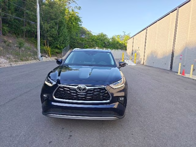 2023 Blueprint Toyota Highlander Platinum FWD SUV