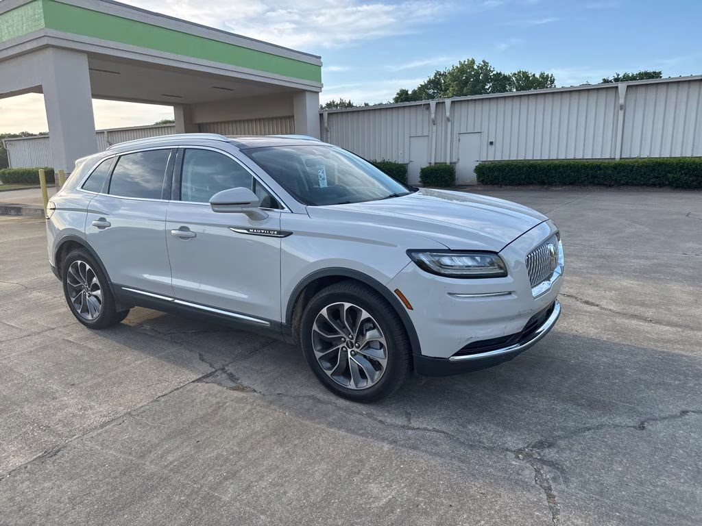 2022 Pearl Metallic Lincoln Nautilus Reserve FWD SUV