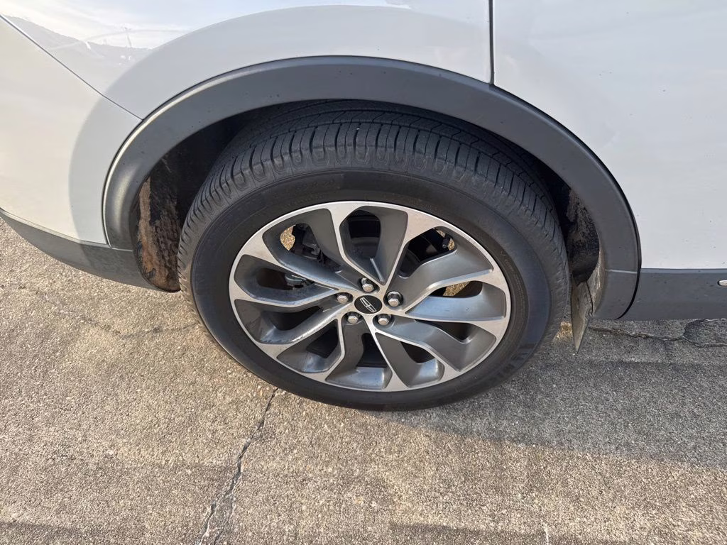 2022 Pearl Metallic Lincoln Nautilus Reserve FWD SUV