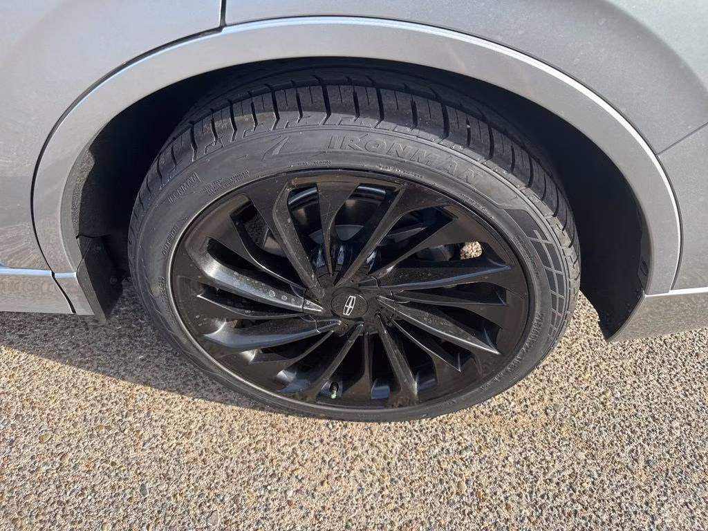 2023 Silver Radiance Metallic Clearcoat Lincoln Aviator Reserve RWD SUV