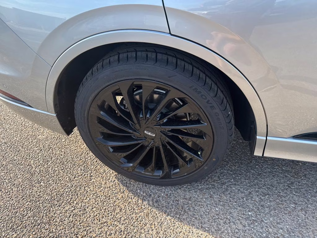 2023 Silver Radiance Metallic Clearcoat Lincoln Aviator Reserve RWD SUV