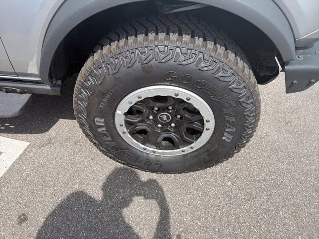 2024 Iconic Silver Metallic Ford Bronco Badlands 4X4 SUV