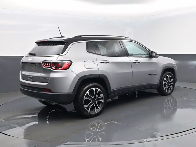 2022 Billet Silver Metallic Clearcoat Jeep Compass Limited 4X4 SUV