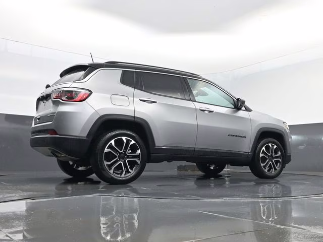 2022 Billet Silver Metallic Clearcoat Jeep Compass Limited 4X4 SUV