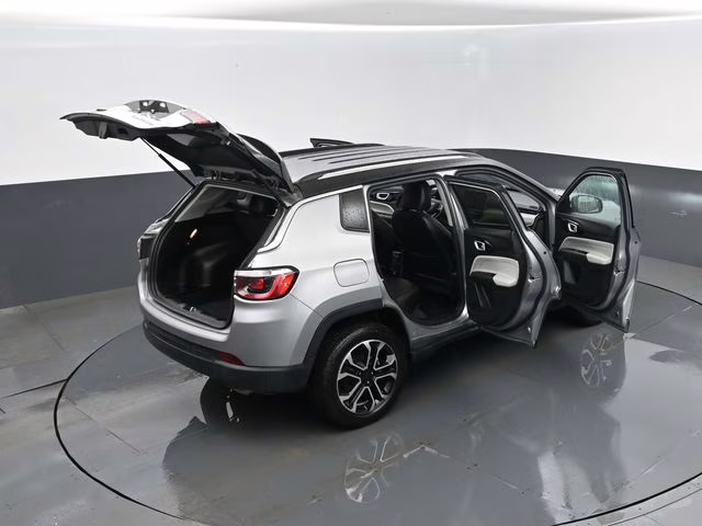 2022 Billet Silver Metallic Clearcoat Jeep Compass Limited 4X4 SUV