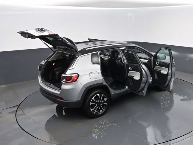 2022 Billet Silver Metallic Clearcoat Jeep Compass Limited 4X4 SUV