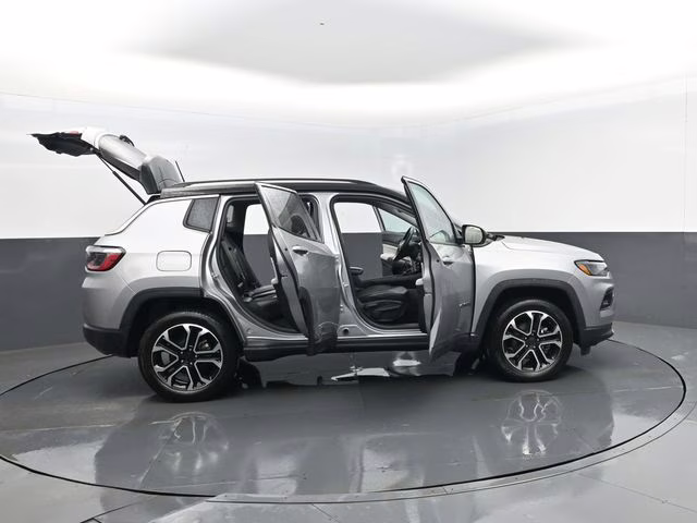 2022 Billet Silver Metallic Clearcoat Jeep Compass Limited 4X4 SUV