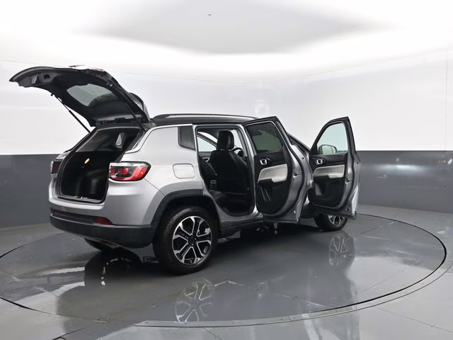 2022 Billet Silver Metallic Clearcoat Jeep Compass Limited 4X4 SUV