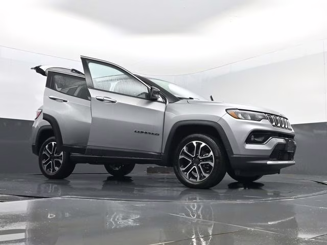 2022 Billet Silver Metallic Clearcoat Jeep Compass Limited 4X4 SUV