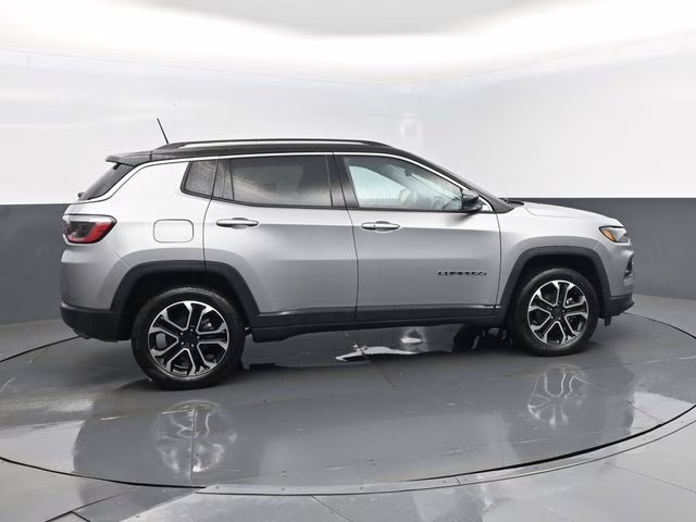 2022 Billet Silver Metallic Clearcoat Jeep Compass Limited 4X4 SUV
