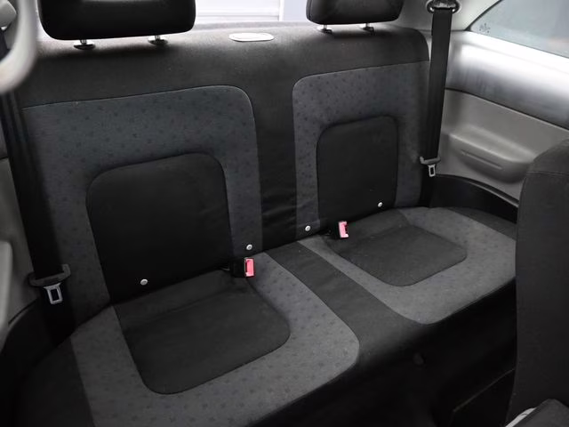 2001 Volkswagen Beetle GLS FWD Hatchback