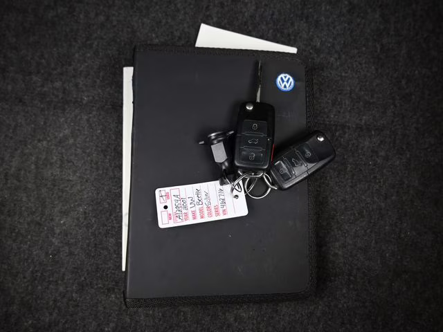 2001 Volkswagen Beetle GLS FWD Hatchback