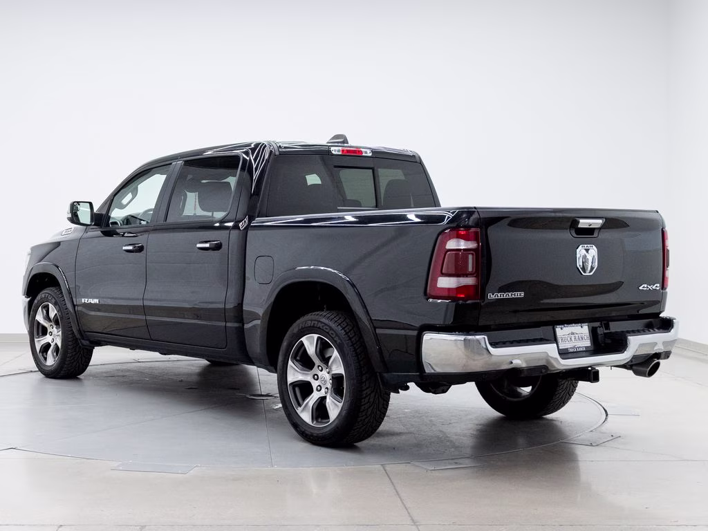 2019 Diamond Black Crystal Pearlcoat Ram 1500 Laramie 4X4 Truck