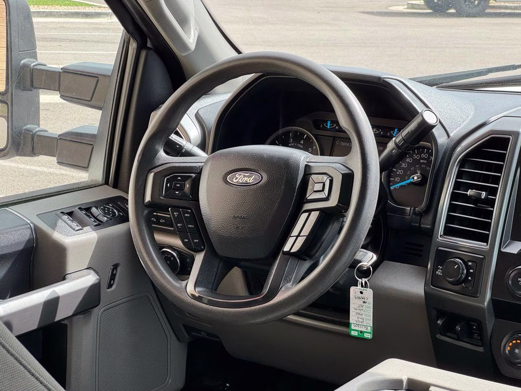 2022 White Ford Super Duty F-350 SRW XLT 4X4 Truck