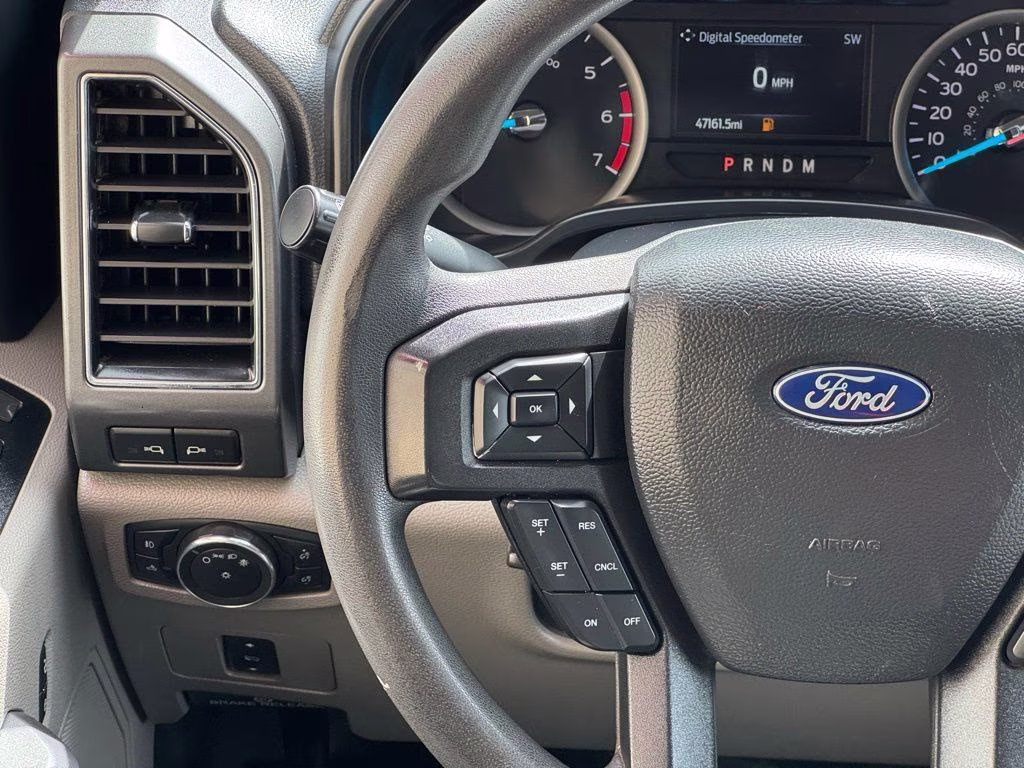 2022 White Ford Super Duty F-350 SRW XLT 4X4 Truck