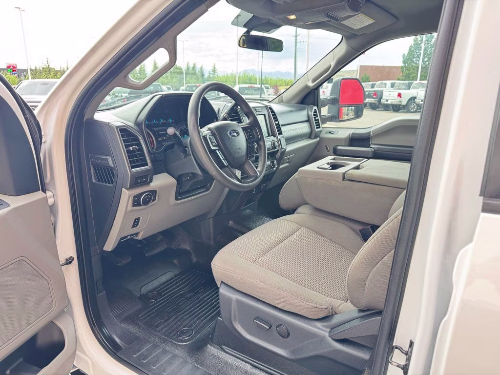 2022 White Ford Super Duty F-350 SRW XLT 4X4 Truck