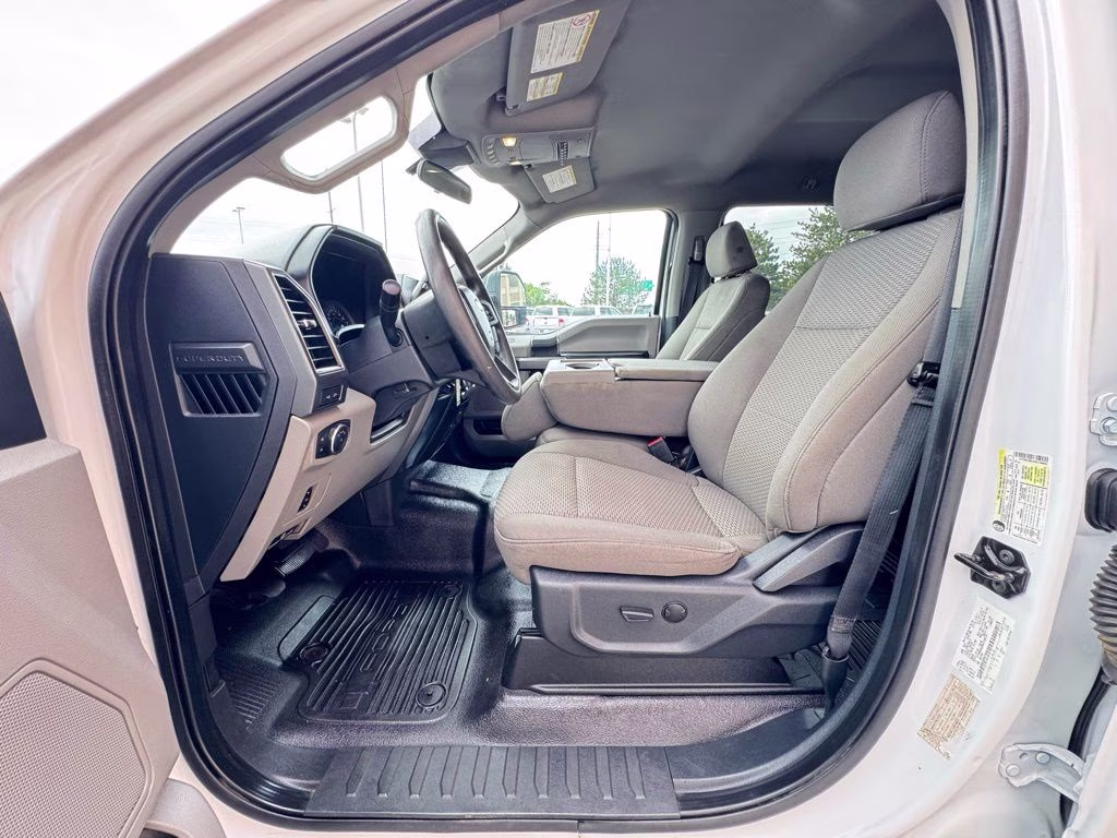 2022 White Ford Super Duty F-350 SRW XLT 4X4 Truck