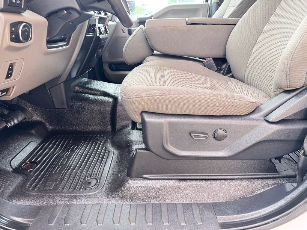 2022 White Ford Super Duty F-350 SRW XLT 4X4 Truck