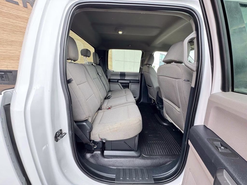 2022 White Ford Super Duty F-350 SRW XLT 4X4 Truck