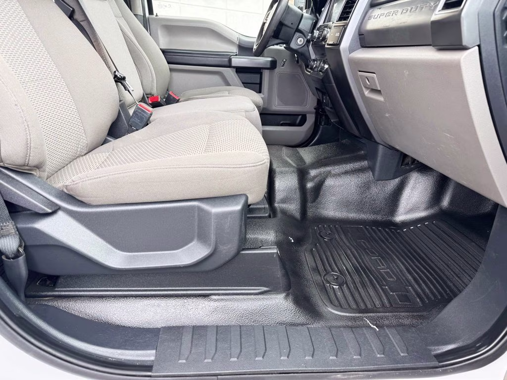 2022 White Ford Super Duty F-350 SRW XLT 4X4 Truck
