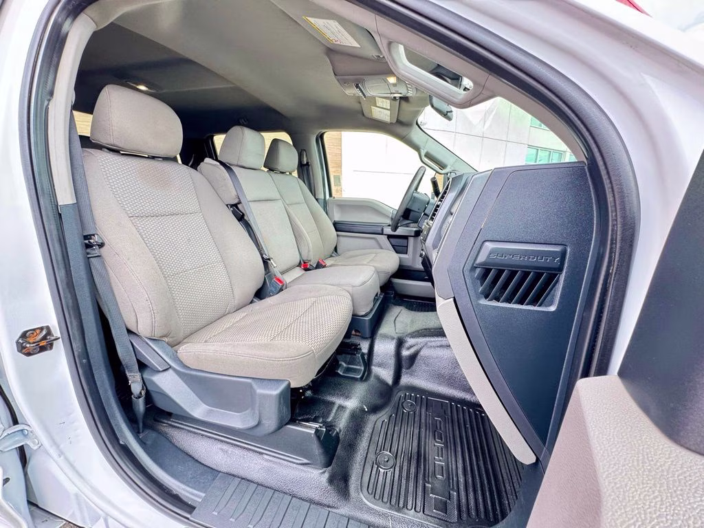 2022 White Ford Super Duty F-350 SRW XLT 4X4 Truck