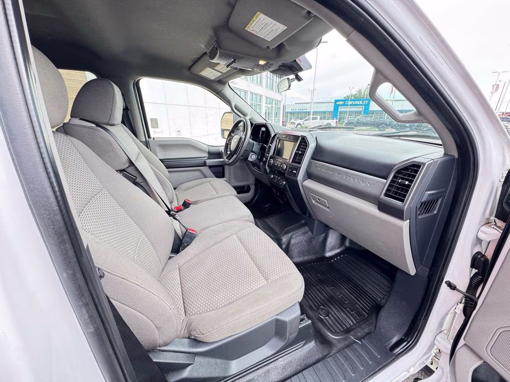 2022 White Ford Super Duty F-350 SRW XLT 4X4 Truck