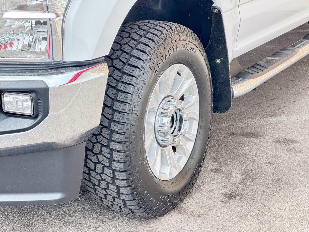 2022 White Ford Super Duty F-350 SRW XLT 4X4 Truck