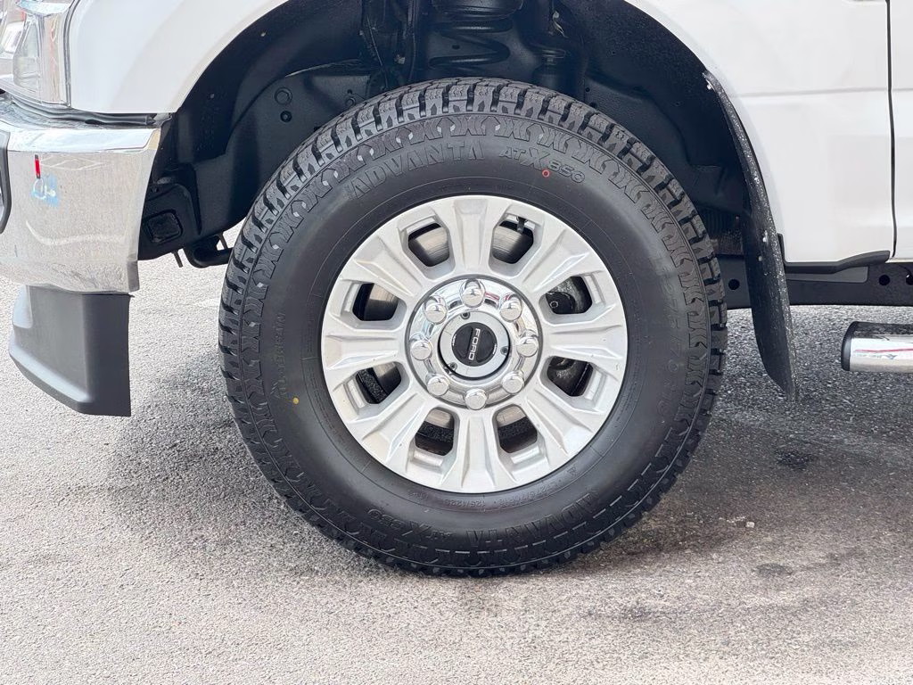 2022 White Ford Super Duty F-350 SRW XLT 4X4 Truck