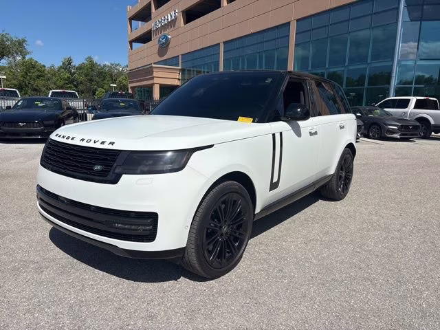 2025 Fuji White Land Rover Range Rover SE AWD SUV