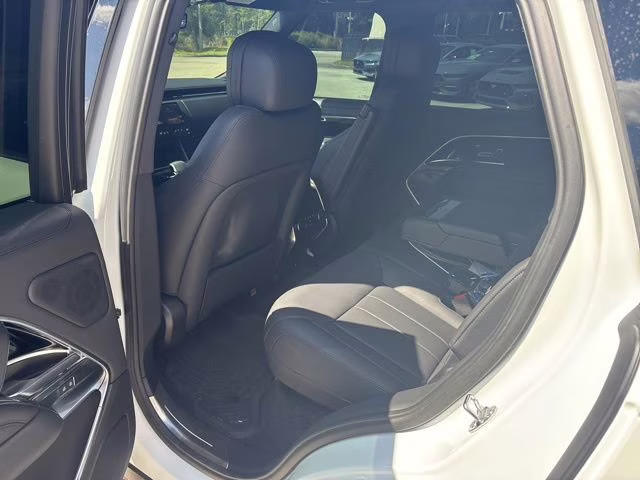 2025 Fuji White Land Rover Range Rover SE AWD SUV