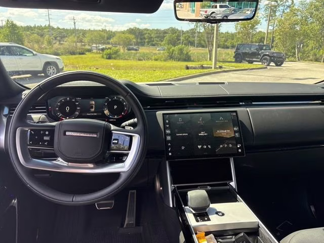 2025 Fuji White Land Rover Range Rover SE AWD SUV