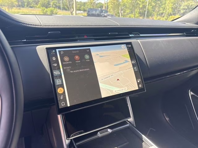 2025 Fuji White Land Rover Range Rover SE AWD SUV