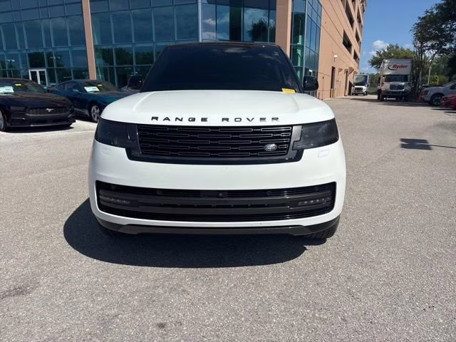 2025 Fuji White Land Rover Range Rover SE AWD SUV