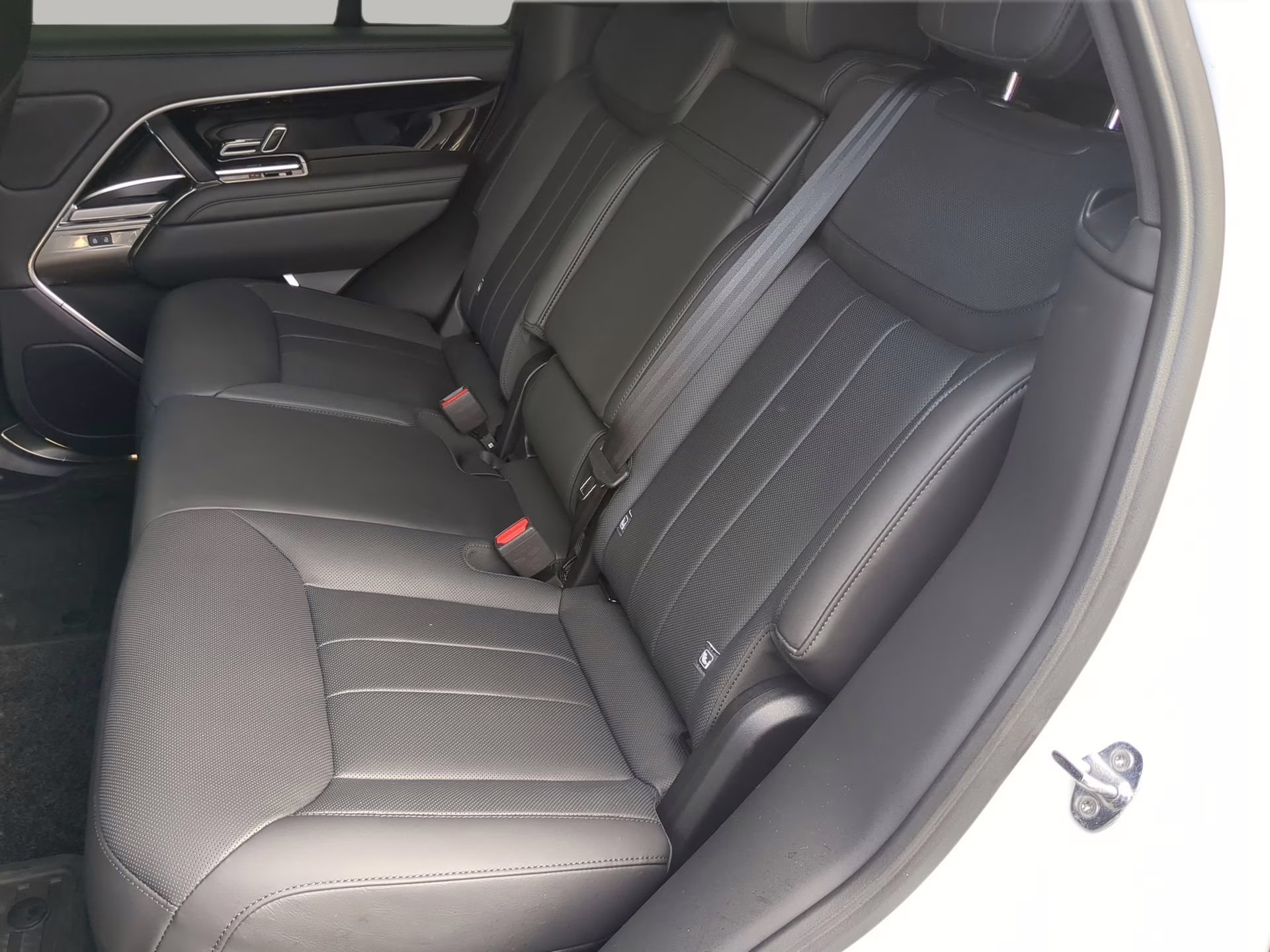2025 Fuji White Land Rover Range Rover SE AWD SUV
