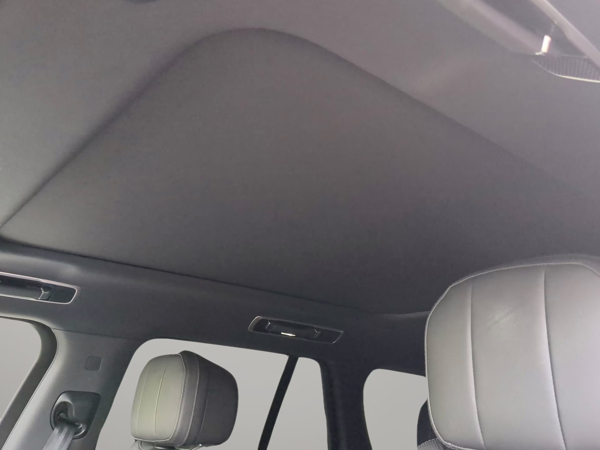 2025 Fuji White Land Rover Range Rover SE AWD SUV