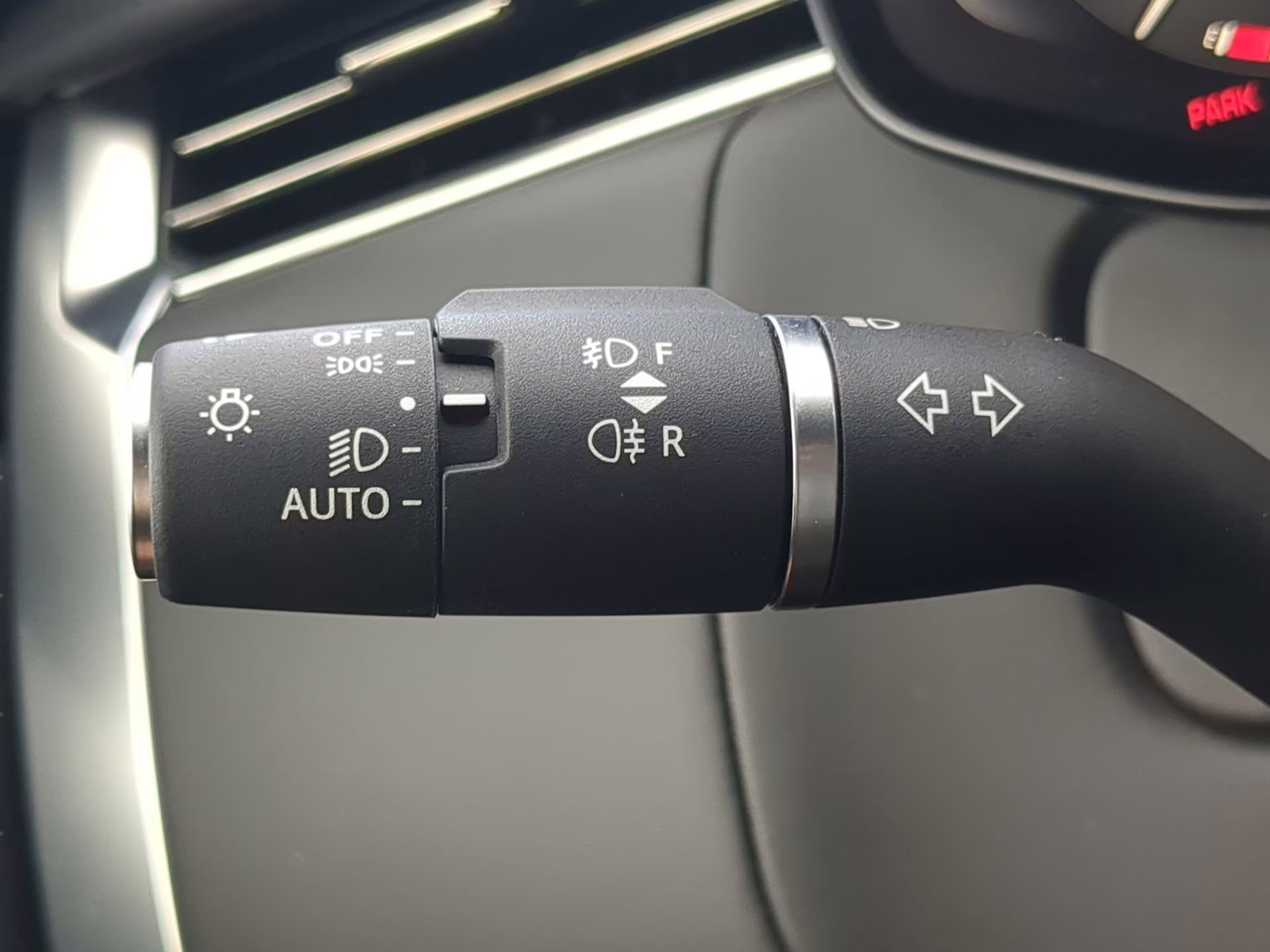 2025 Fuji White Land Rover Range Rover SE AWD SUV