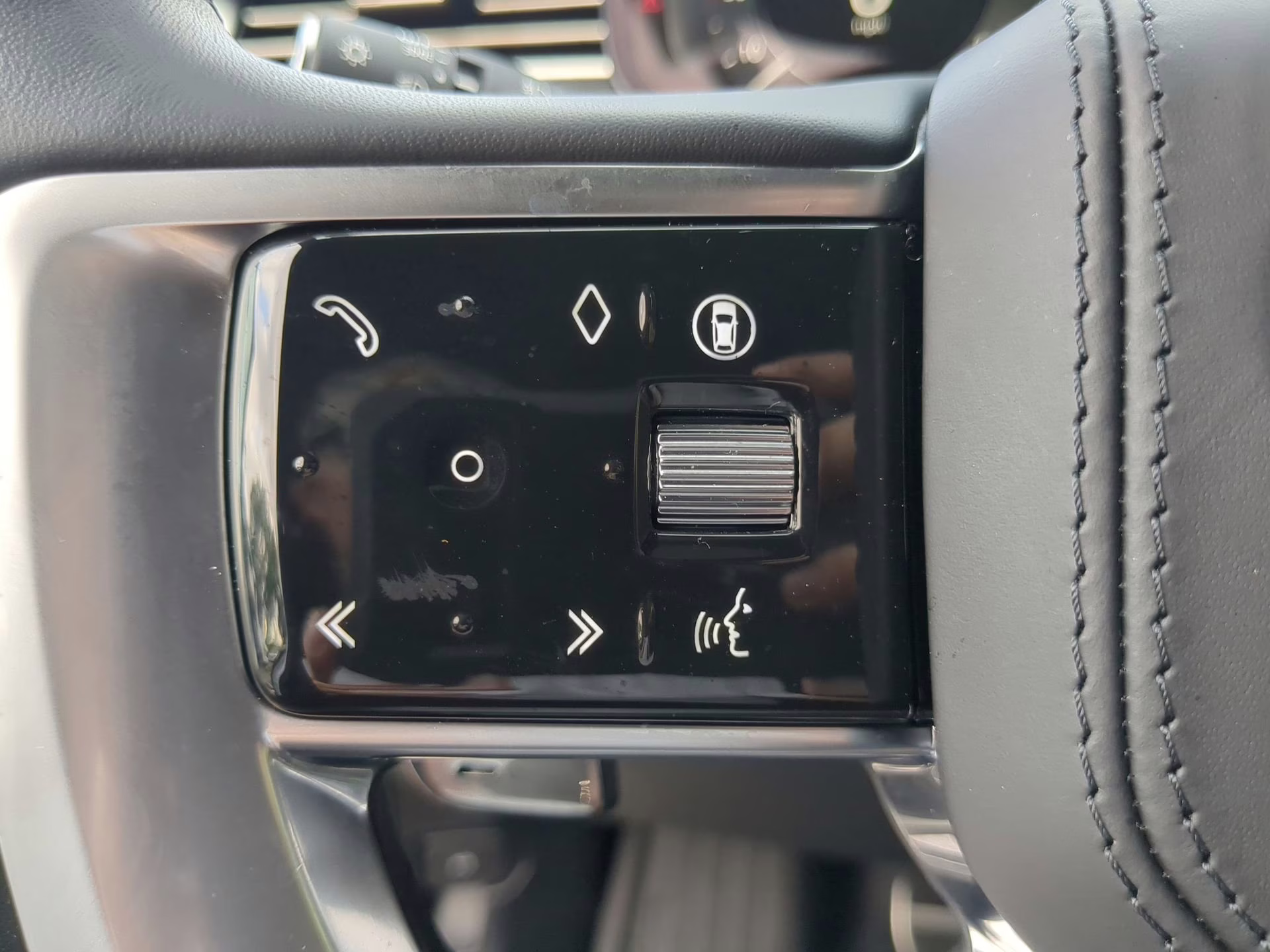2025 Fuji White Land Rover Range Rover SE AWD SUV