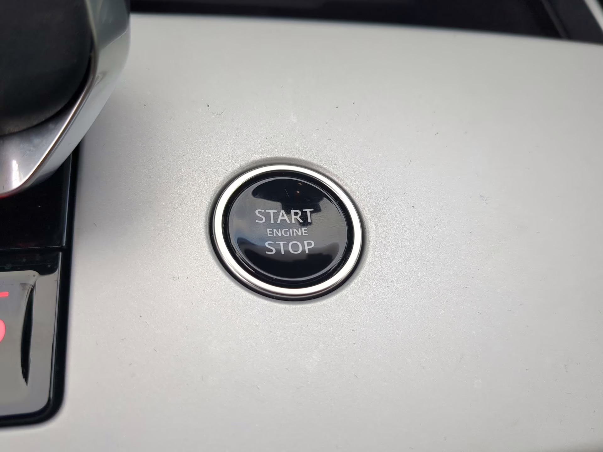 2025 Fuji White Land Rover Range Rover SE AWD SUV