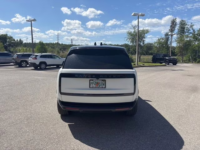 2025 Fuji White Land Rover Range Rover SE AWD SUV